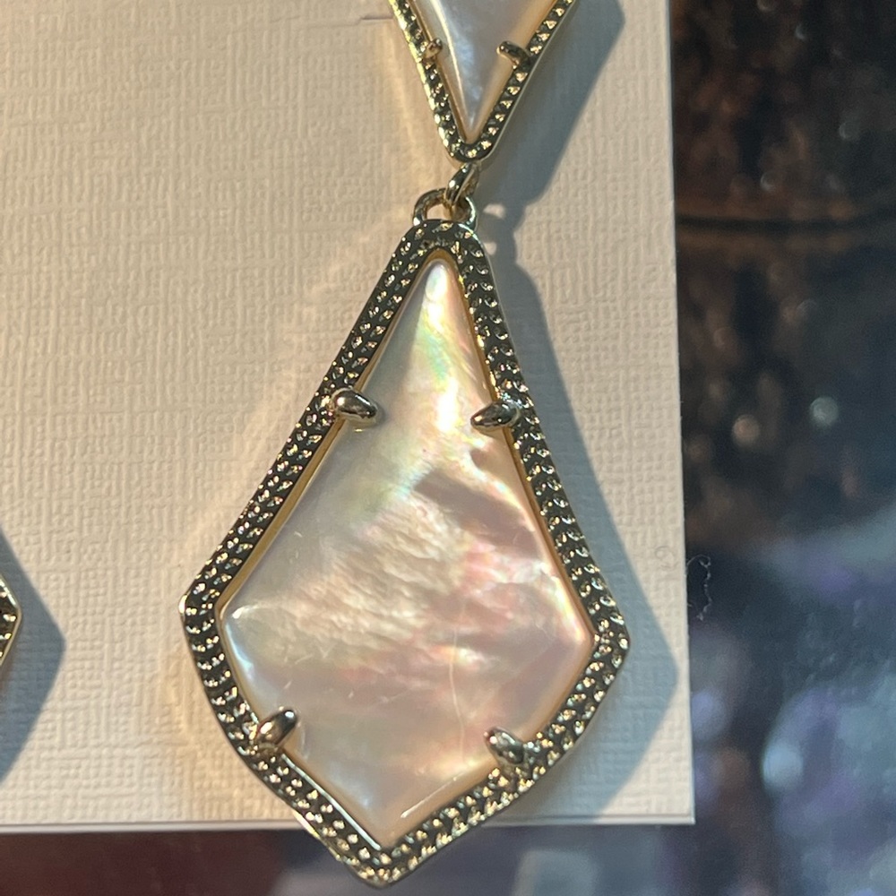 NWT Kendra Scott RARE & Retired Alexa Earrings Ivory Pearl & Yellow Gold GORG! - Picture 8 of 9